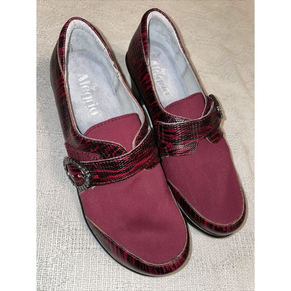 Alegria Women’s Casual Wedges Size 38 U.S. 7 M Burgundy Black Lizard Motif Party